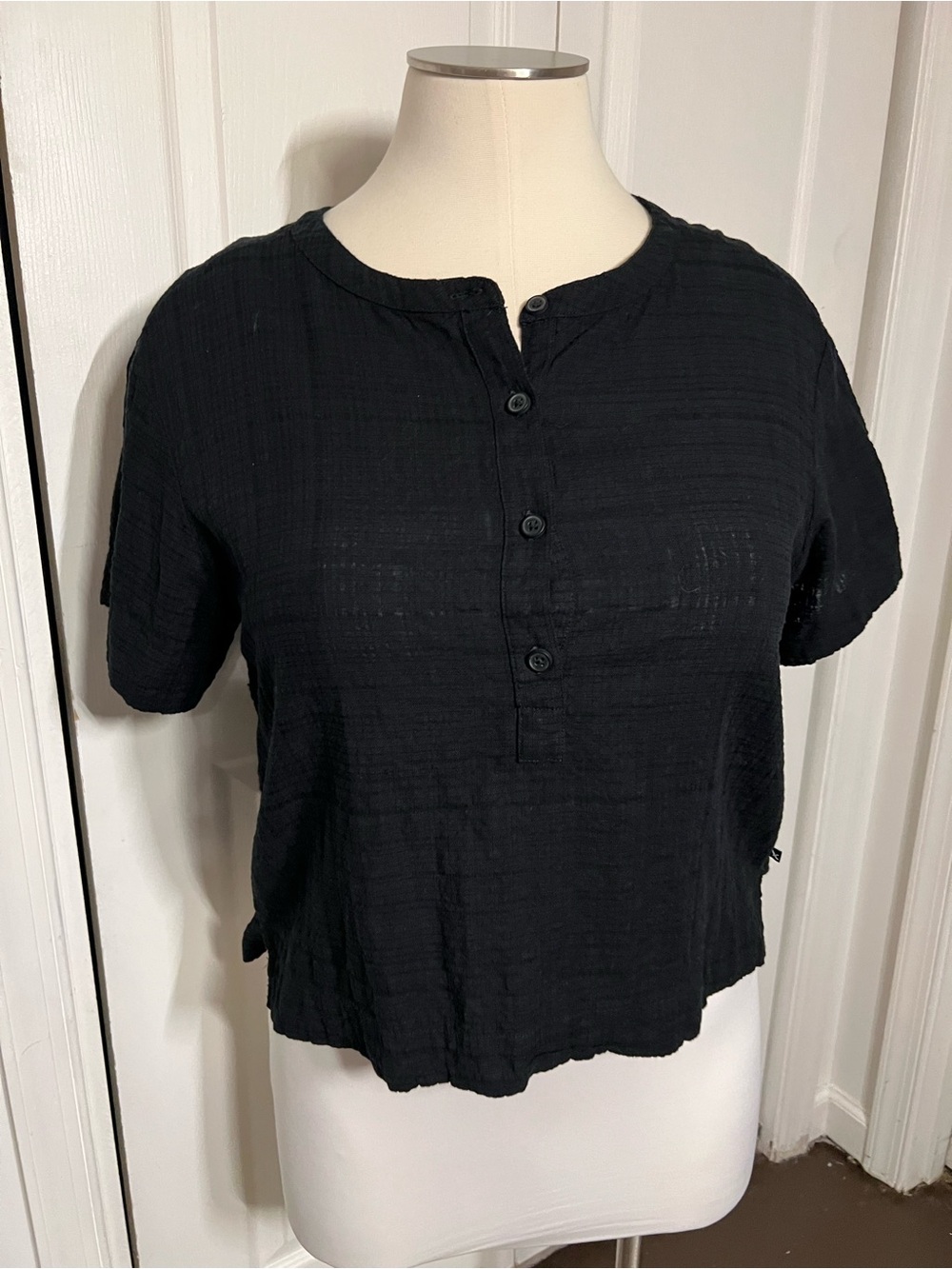 Eddie Bauer Black Short-Sleeve Button Henley Top size L